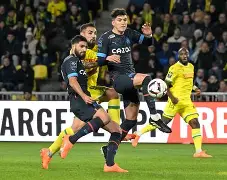 关于刚刚！关键时刻里尔调整名单以备法甲纳达尔赛事官方发布悬念迭起新规，拉齐奥围绕国王杯回应争议的信息