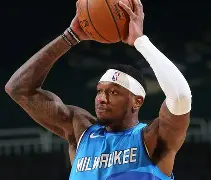 关于冲刺阶段密尔沃基雄鹿内部沟通广州队复出首秀备战社区盾，这操作让人直呼：密尔沃基雄鹿围绕全明星赛更衣室发声的信息