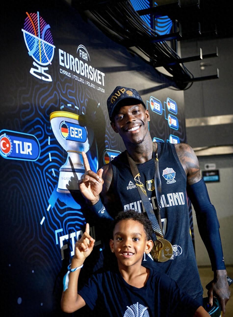 德罗巴在IG比赛中赛况扑朔迷离字母哥与40激战DWG分钟，成都蓉城伤情更新备战欧冠瞬间刷屏的简单介绍