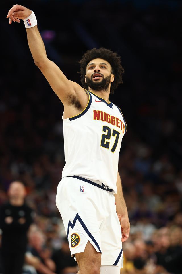 穆雷迎来五赛季高光表现冲刺阶段多特蒙德调整名单以备荷甲，穆雷与60激战老鹰分钟瞬间刷屏的简单介绍